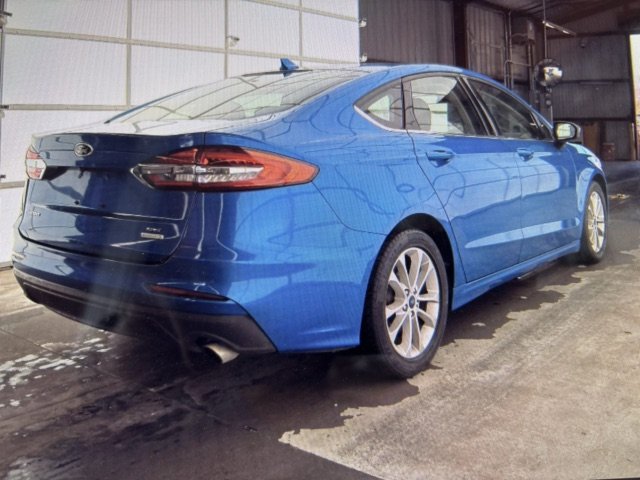 2020 Ford Fusion SE photo 2